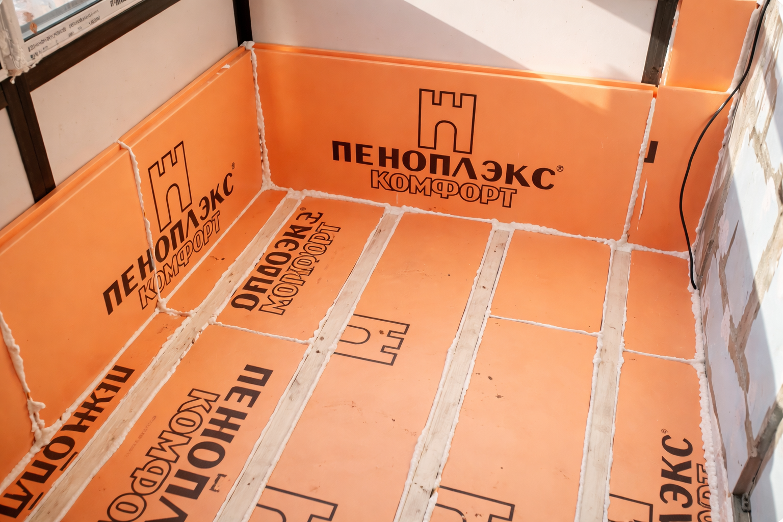 Утеплённый балкон с плитами Пеноплекс Комфорт и запененными швами
